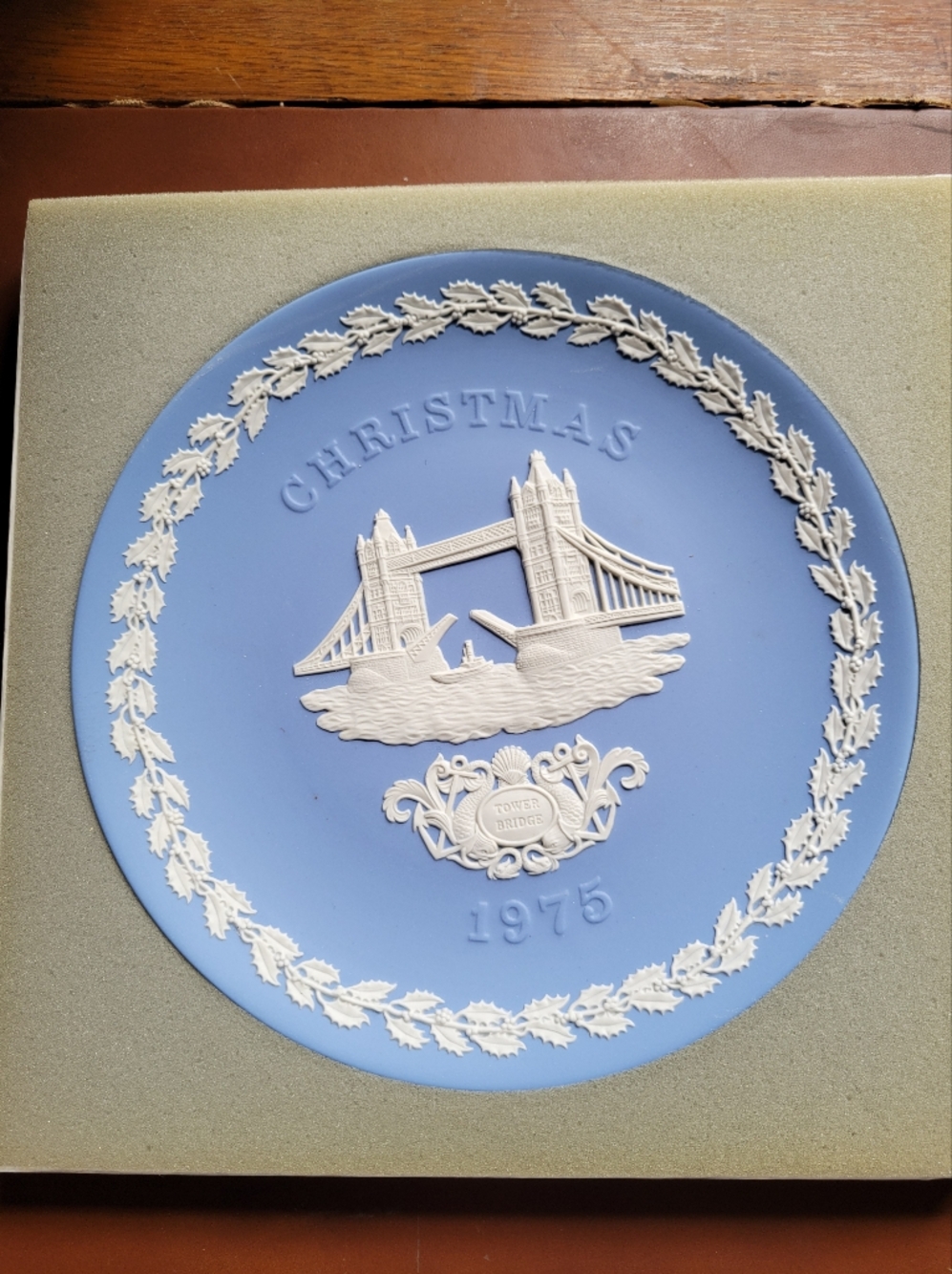 1975 Wedgwood Christmas Plate Tower Bridge Jasperware Blue Collector England